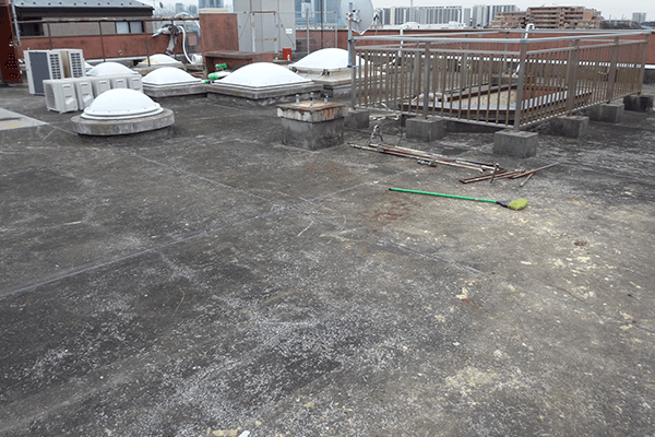 屋上 ベランダ防水工事 大阪府枚方市の屋根工事 雨漏り修理専門店 有限会社エクセレントショップ奥一