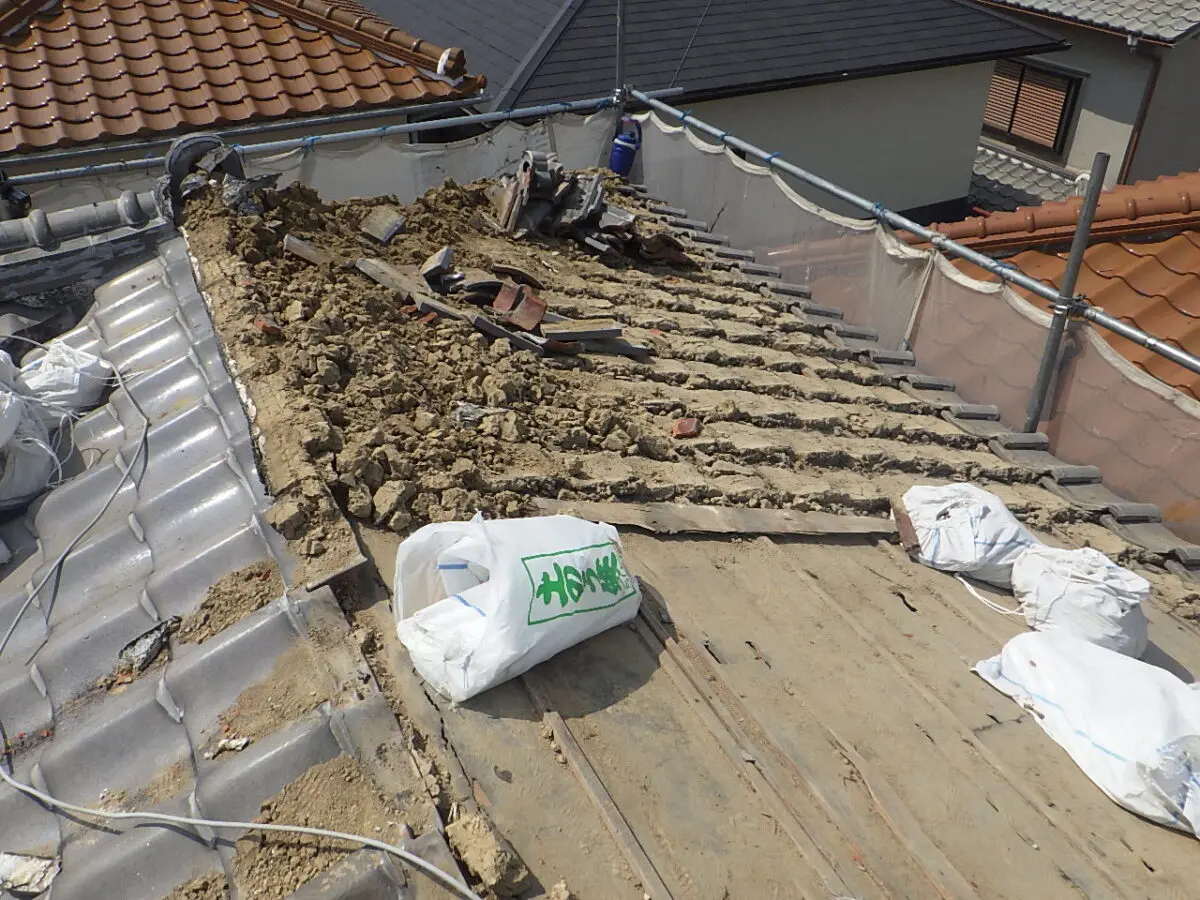 屋根工事 屋根葺き替え工事 金属瓦 シルキーg２ 福泉工業 建築板金工事 大阪府枚方市 大阪府枚方市の屋根工事 雨漏り修理専門店 有限会社エクセレントショップ奥一